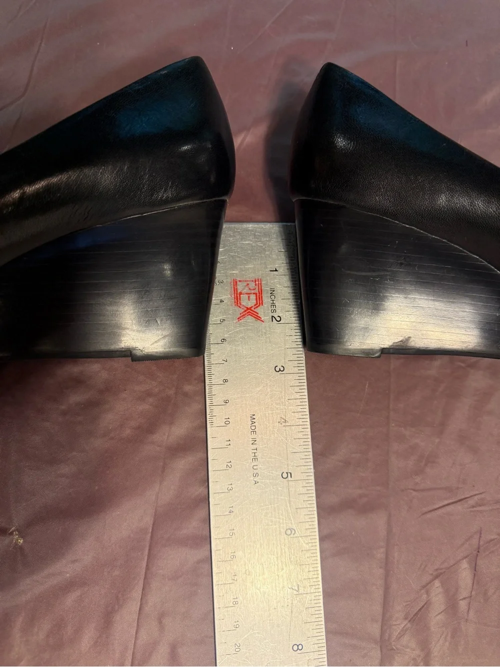 Tory Burch Black Leather Gold Gemini Link Bow Wedge Pumps Size 10.5